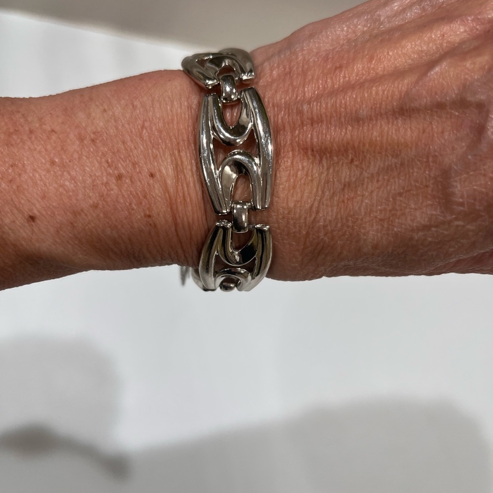 Monet chunky silvertone 7 inch bracelet - Picture 2 of 4